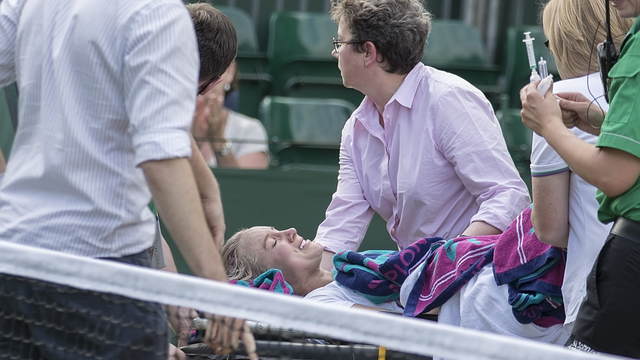 Mattek-Sands ruptures patella tendon in gruesome fall