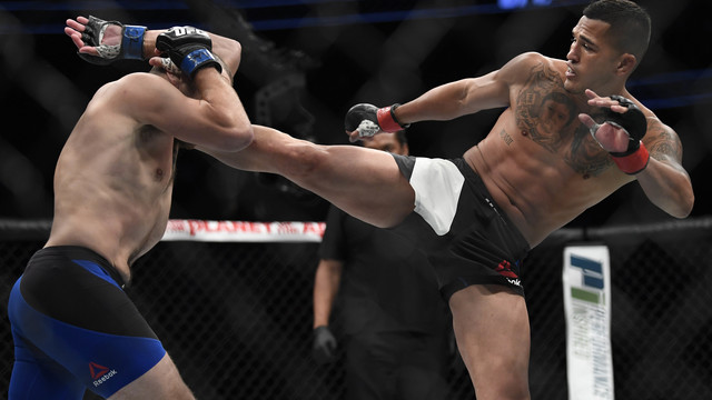 Pettis gets decisive win over Miller in return to 155-lb division