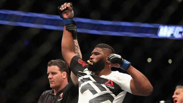 Blaydes outpoints Omielanczuk in 3-round snoozer