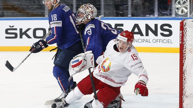Oilers sign Yohann Auvitu to 1-year deal