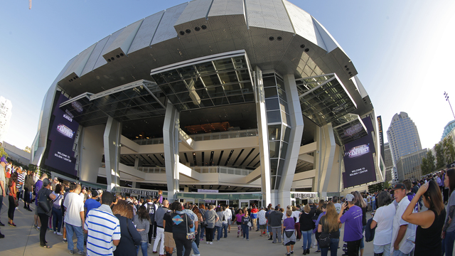 Kings get thousands of fans to watch summer league game on big screen