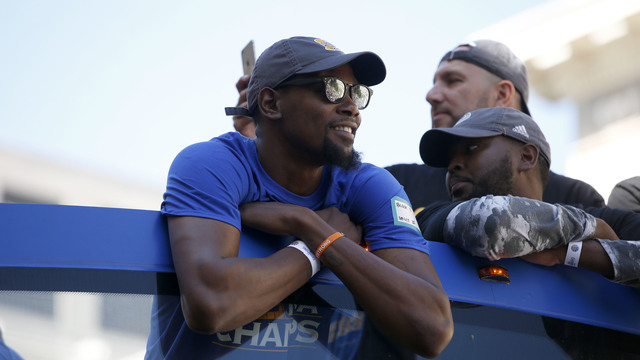 Kerr likens Durant's 'remarkable' financial sacrifice to Duncan, Spurs