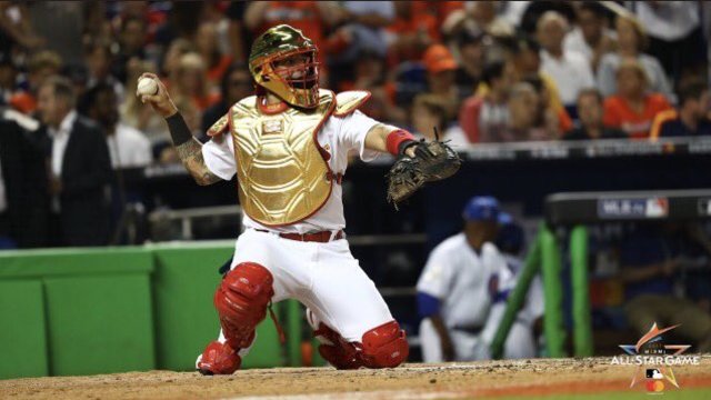 Yadi ties All-Star Game with HR after debuting gold catching gear