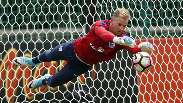 Report: Joe Hart nearing West Ham loan amid Manchester United link