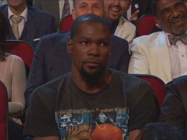 Watch: Manning roasts Durant, asks Westbrook to chime in