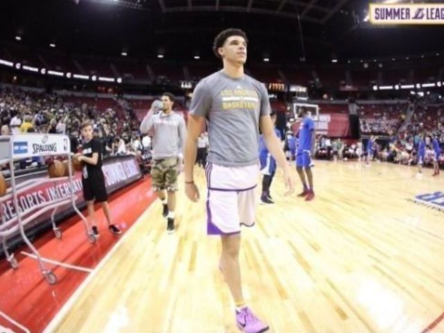 Lonzo ditches ZO2s for Kobes, has monster game at summer league