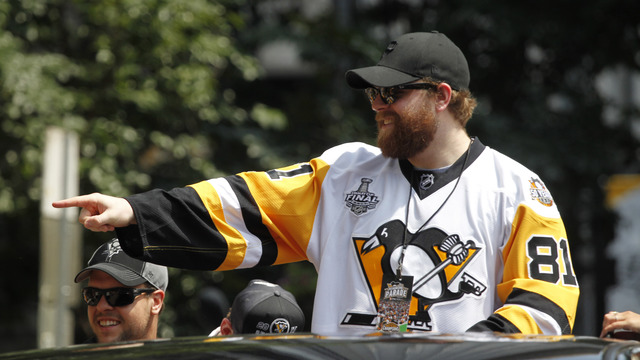 Penguins GM doesn't foresee trading Kessel 'right now'
