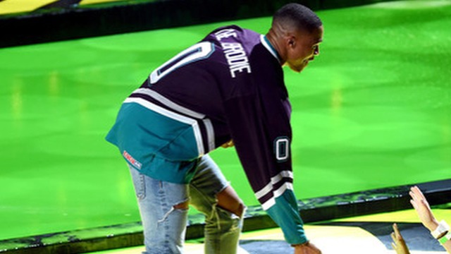 Look: Russ rocks customized Mighty Ducks throwback at awards show