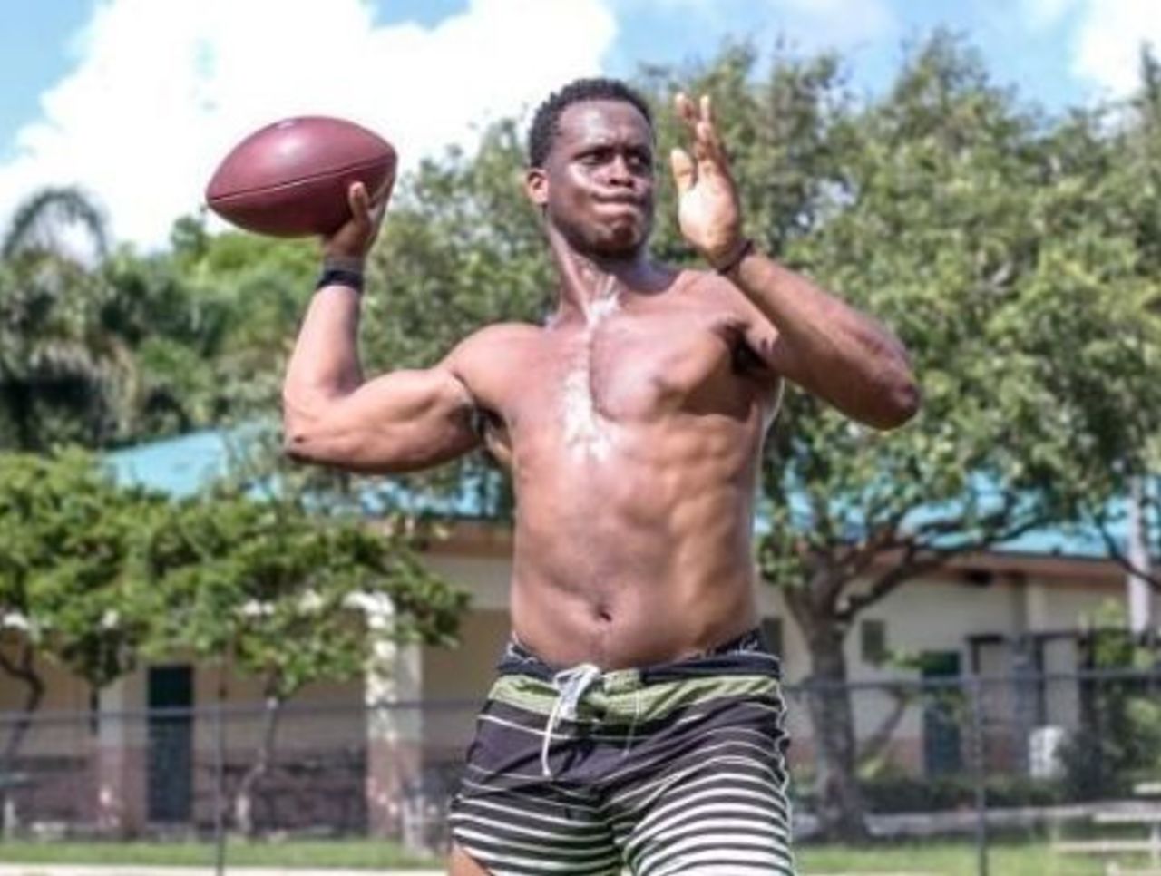 Watch: Geno Smith is looking pretty jacked