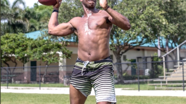 Watch: Geno Smith is looking pretty jacked