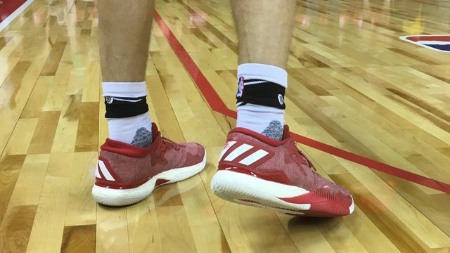 Trail Blazers' Twitter pokes fun at Lonzo's shoegate