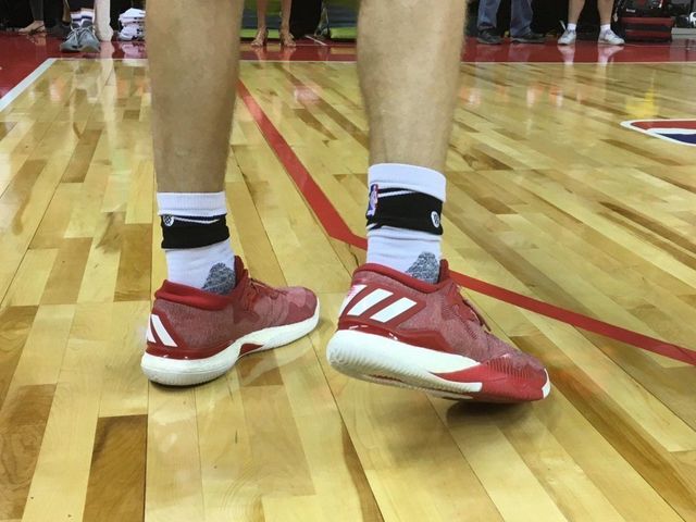 Trail Blazers' Twitter pokes fun at Lonzo's shoegate