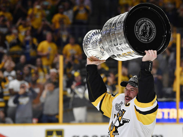 Look: Taylor Crosby chirps older brother Sidney in college hockey bio