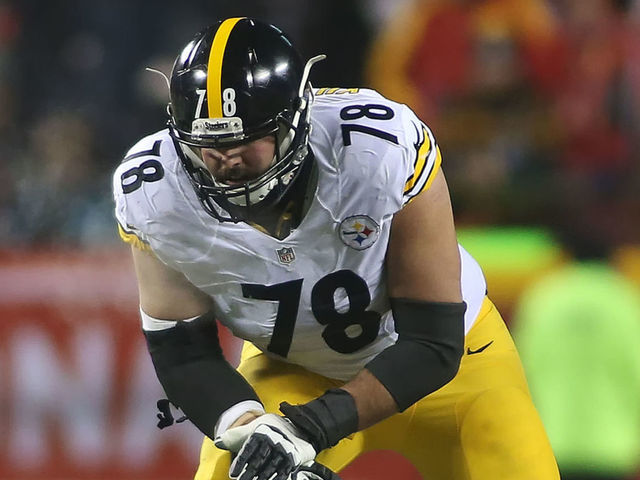 Villanueva has Steelers' top-selling jersey after standing solo for anthem
