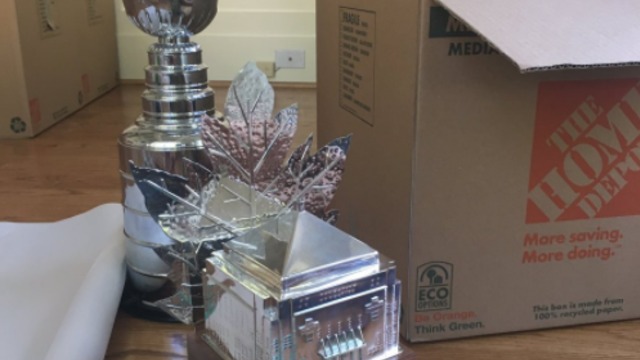 Kings' Martinez pokes fun at Canes' Williams on moving day