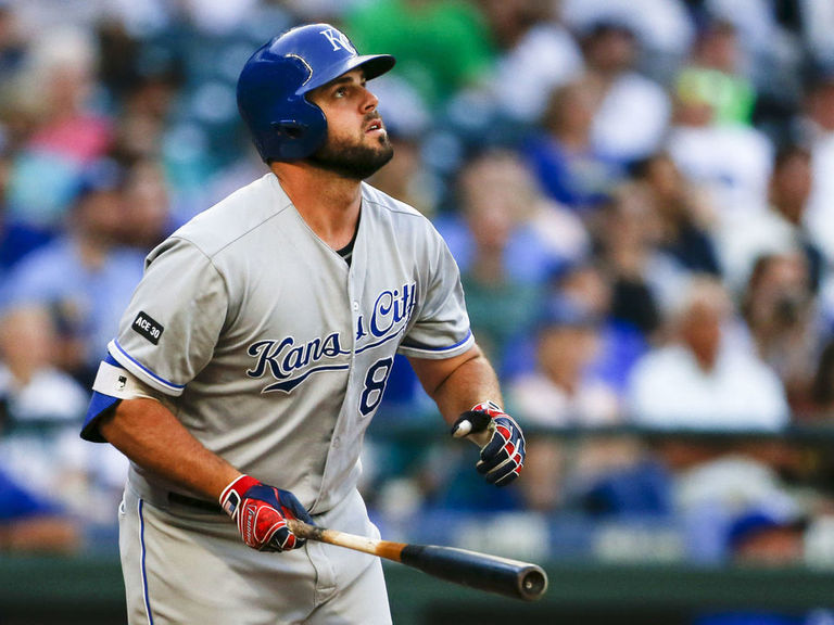 Moustakas, Holland named MLB Comeback Players of the Year