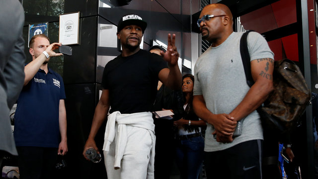 Mayweather confirms McGregor bout will be his last