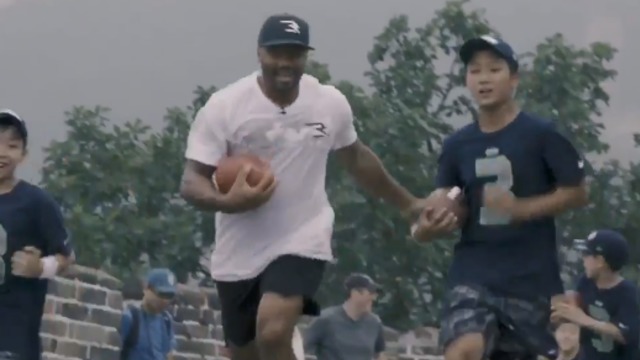 Watch: Russell Wilson runs Great Wall of China with children