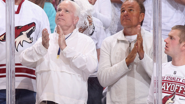 Coyotes show support for McCain after brain tumor diagnosis