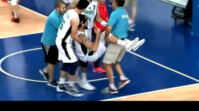 Watch: Player literally breaks defender's ankles with vicious crossover