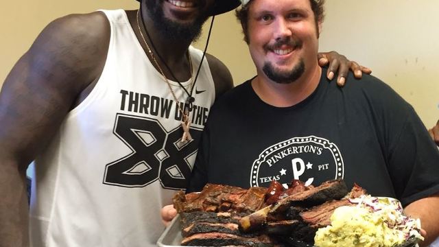 Cowboys' Bryant feeds thousands at hometown BBQ