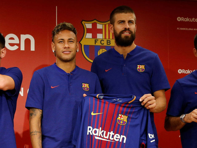 Pique posts picture with Neymar, claims Brazilian will stay at Barcelona