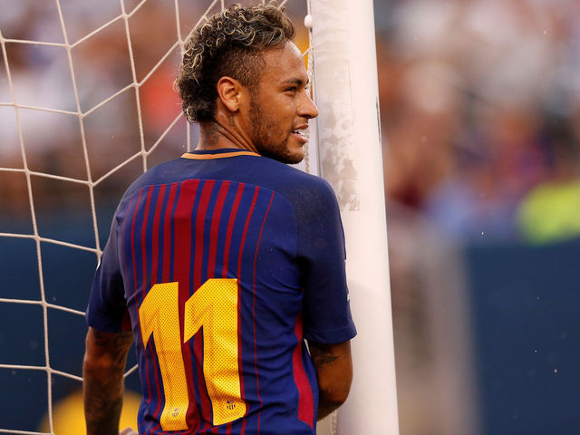 Neymar enduring 'massive headache' over PSG bid, says former teammate
