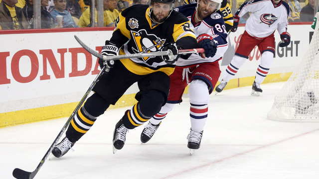 Dumoulin broke hand multiple times throughout Penguins' cup run