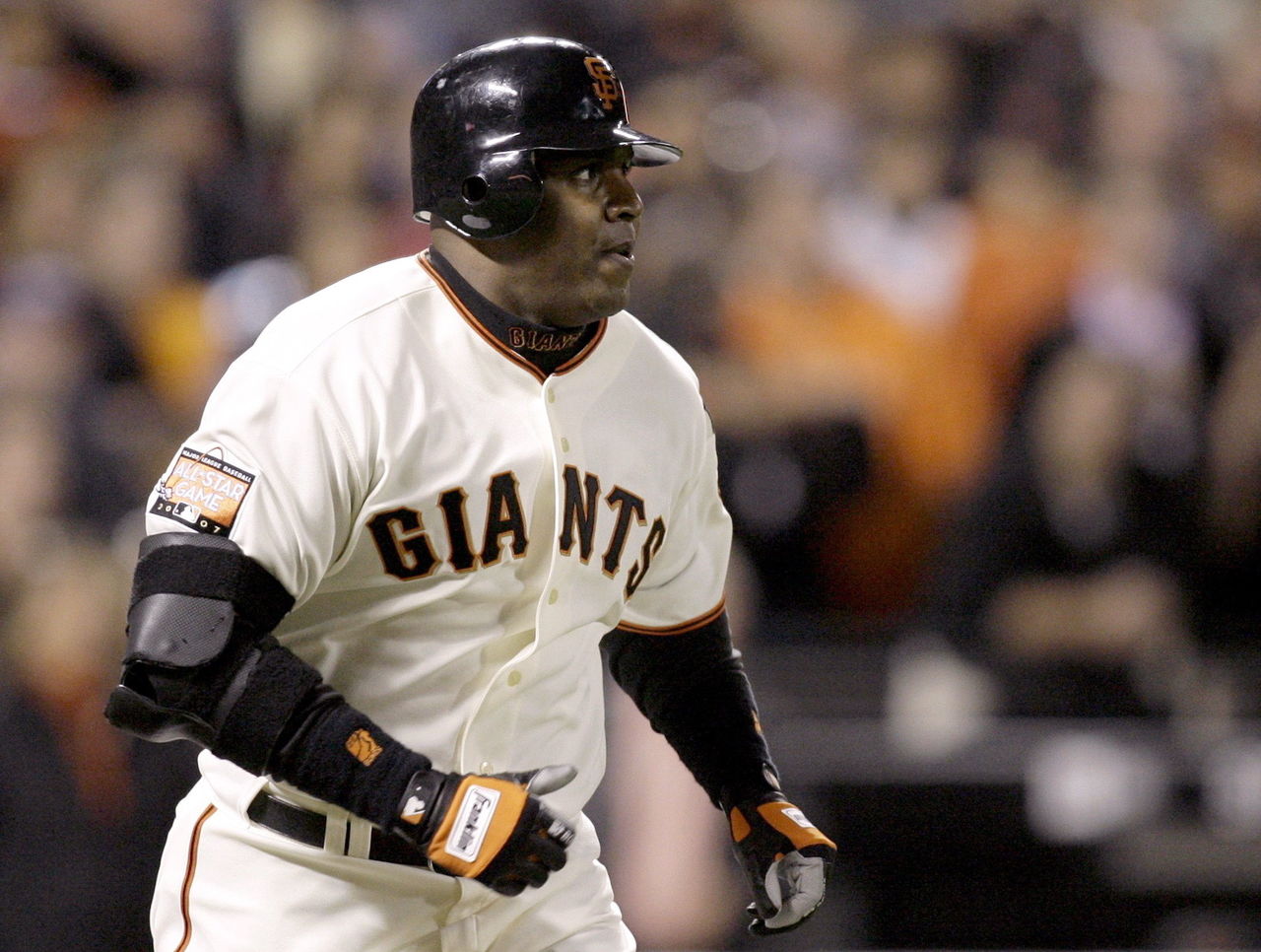 San Francisco Giants All Star Barry Bonds chats with Seattle