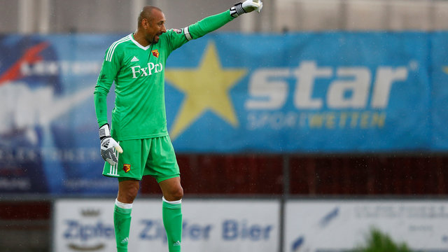Heurelho Gomes signs new Watford contract
