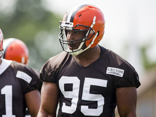Browns' Garrett practices for 1st time in nearly a month