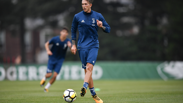 Bernardeschi decides against No. 10 shirt: 'I need to earn it'