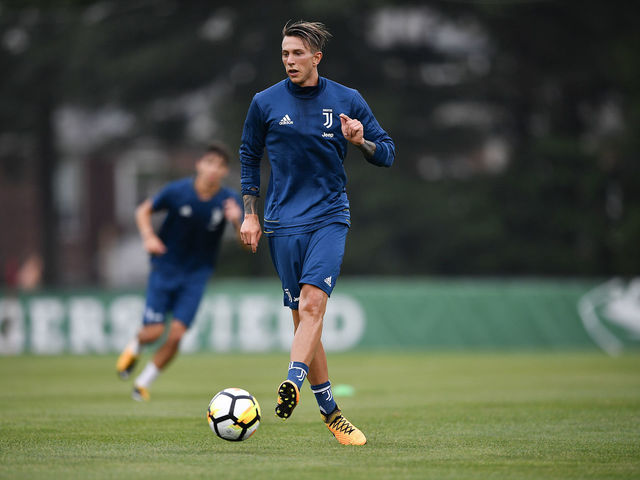 Bernardeschi decides against No. 10 shirt: 'I need to earn it'