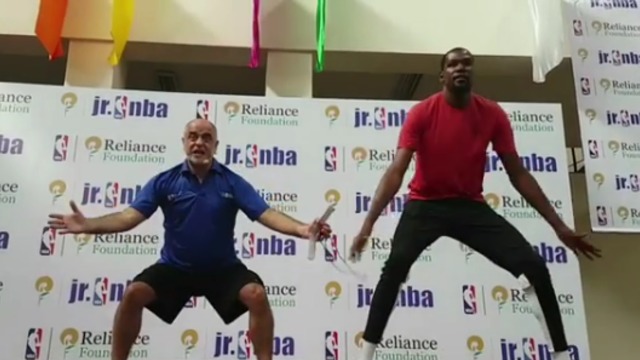Watch: Durant helps set Guinness World Record for largest hoops lesson
