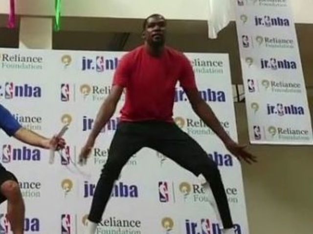 Watch: Durant helps set Guinness World Record for largest hoops lesson
