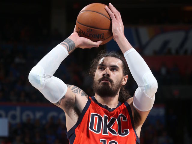 Steven Adams' free-throw practice includes stomach punches