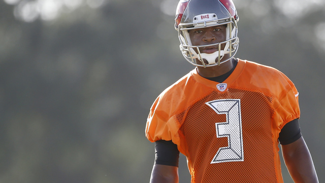 Buccaneers' Winston wearing knee brace, not related to injury