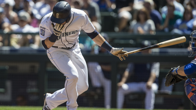 Watch: Mariners' Haniger leaves game after taking pitch to the face