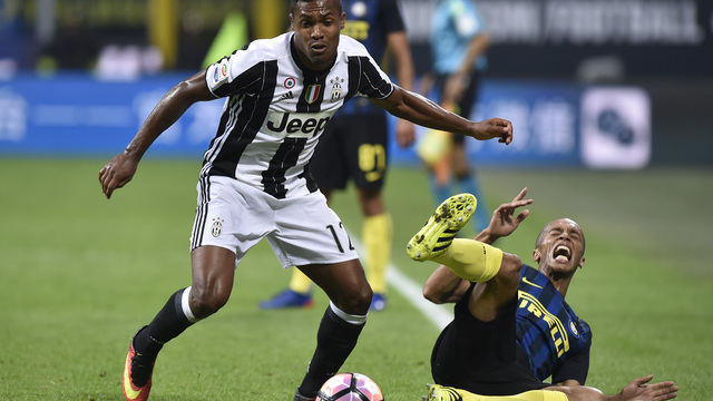 Allegri: Chelsea target Sandro will not leave Juventus this summer