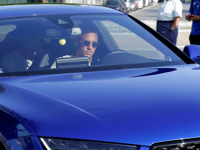 Report: Neymar's transfer to Paris Saint-Germain will total €500M