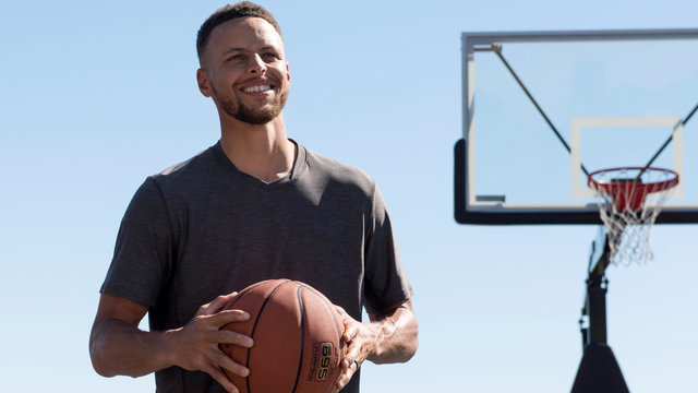 Watch: Curry's opening drive at Web.com event finds golf-cart cup holder