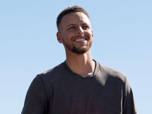 Watch: Curry's opening drive at Web.com event finds golf-cart cup holder