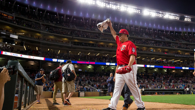Colon becomes oldest Twins pitcher to toss complete game