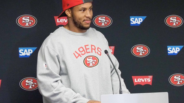 Report: 49ers lose big-money FA signing Smith for season