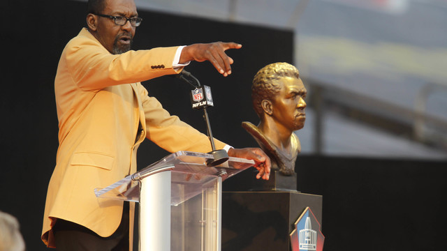 Easley in HOF speech: 'Black lives do matter'