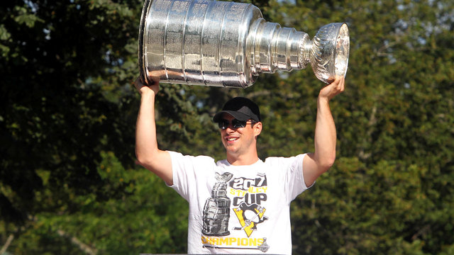 Crosby spends 30th birthday with Stanley Cup in Halifax, Rimouski