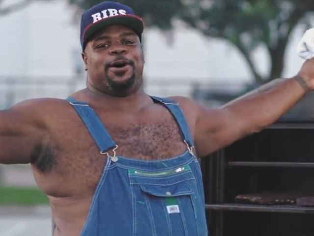 Vince Wilfork hangs up cleats, picks up BBQ tongs in retirement video