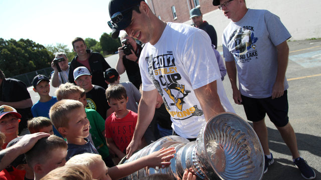 Crosby would 'love to find out' what winning 3 straight Stanley Cups is like
