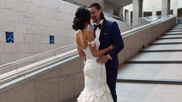 Look: Senators' Karlsson ties the knot