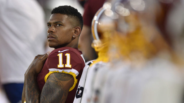 Watch: Pryor flips off heckling Chiefs fan after loss
